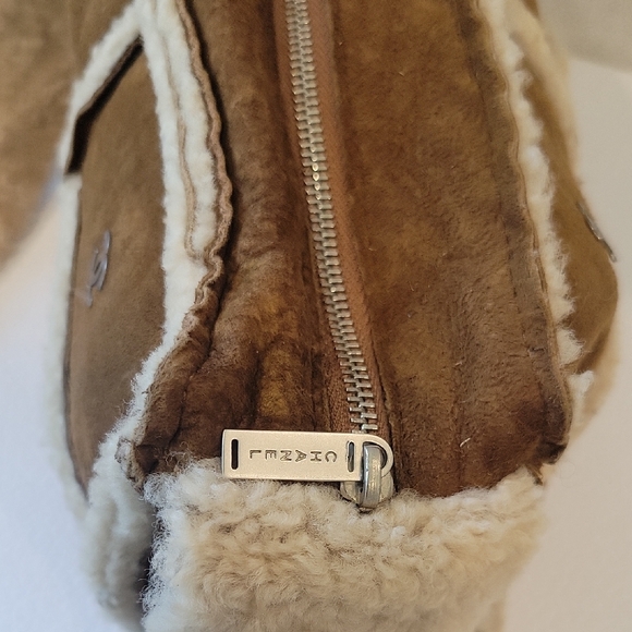 Chanel Leather & Sherpa Wool Shoulder Bag - Picture 7 of 14